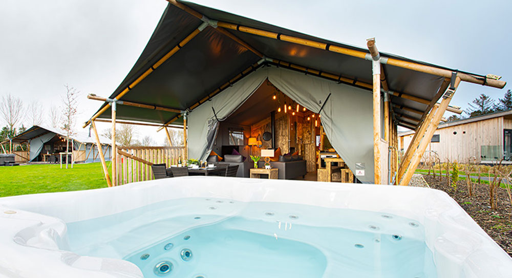 Birdholme Glamping Safari Tent hot tub