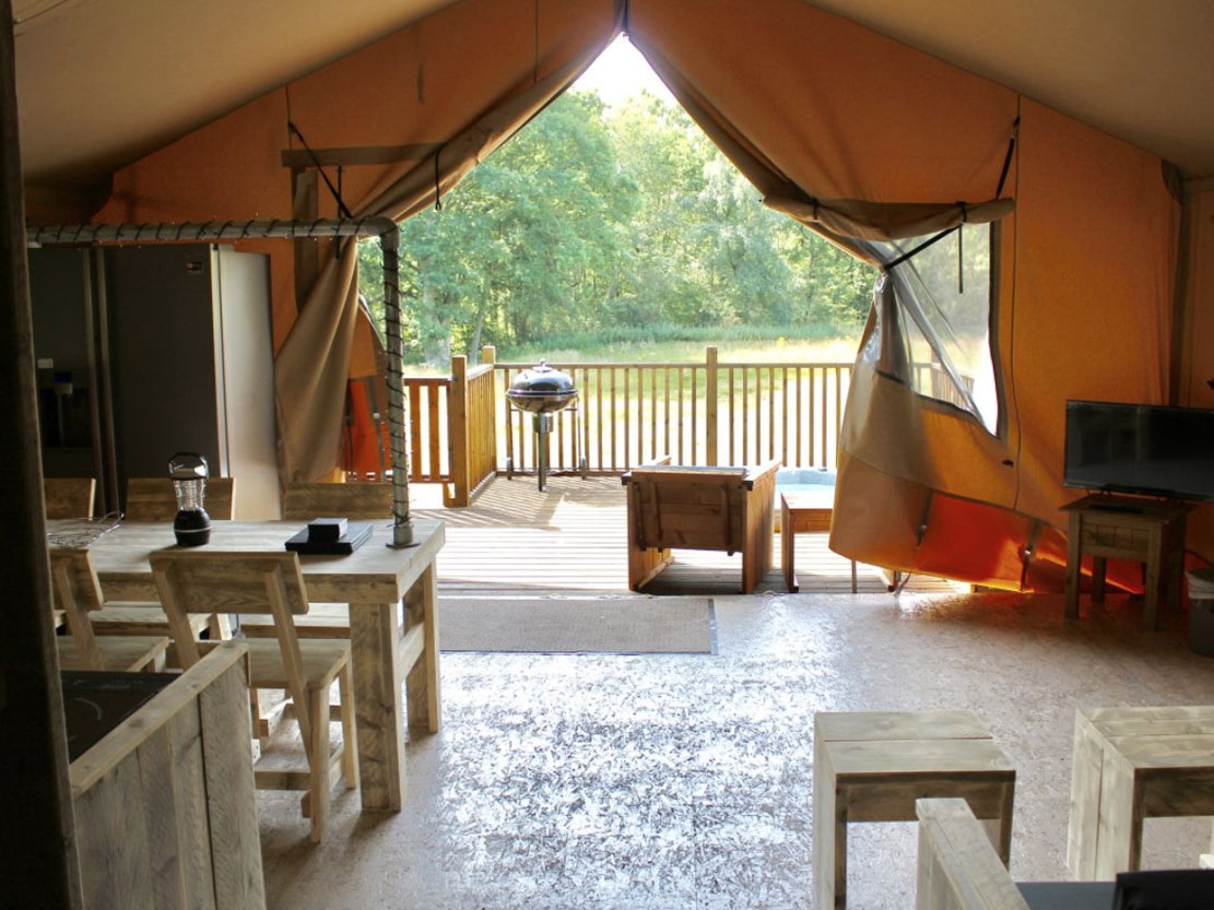 safari lodge living area